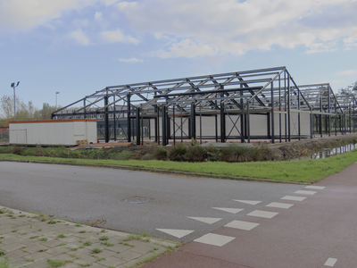 902726 Gezicht op de bouw van drie nieuwe loodsen aan het Beefland bij bedrijventerrein Strijkviertel te De Meern ...